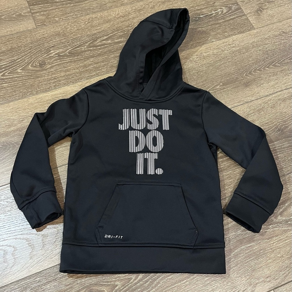 Boys Nike dri-fit hoodie Size 4/XS Nike hoodie Boys Nike hoodie